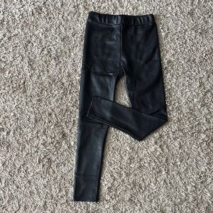 Black Leggings with Slim Fit and Modern Style